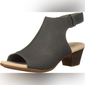NEW Clarks Women's Sandals in Grayish Taupe Nubuck Leather
